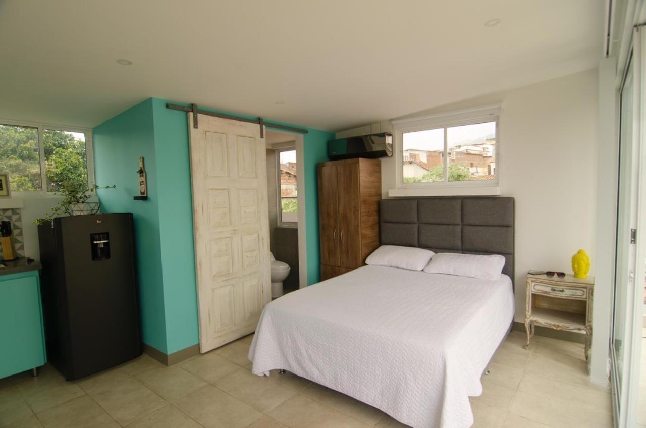 Moonshine Boutique Hostal Кали Экстерьер фото