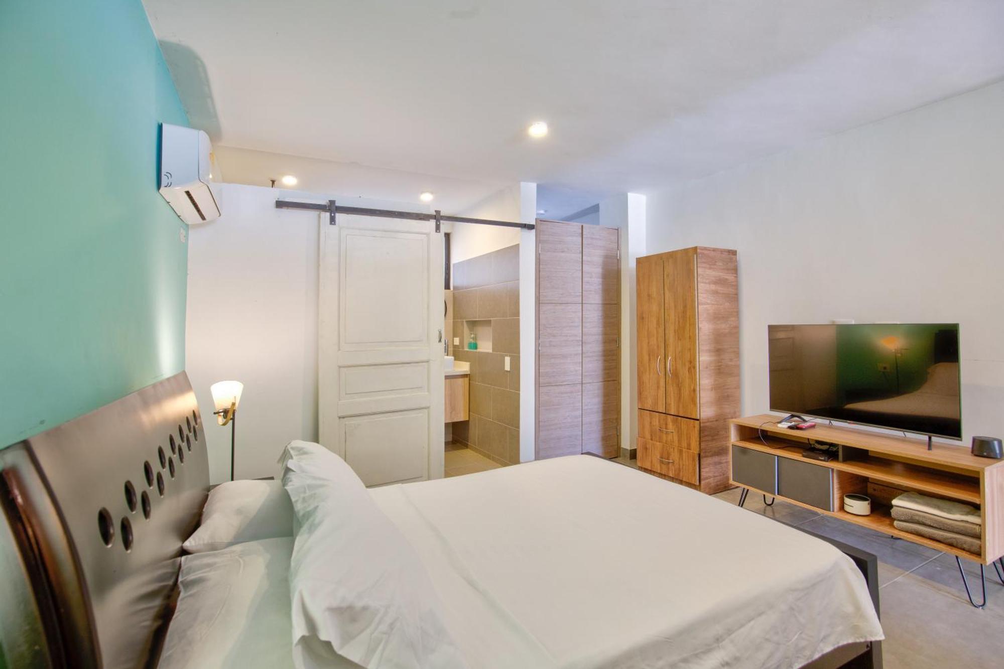 Moonshine Boutique Hostal Кали Экстерьер фото