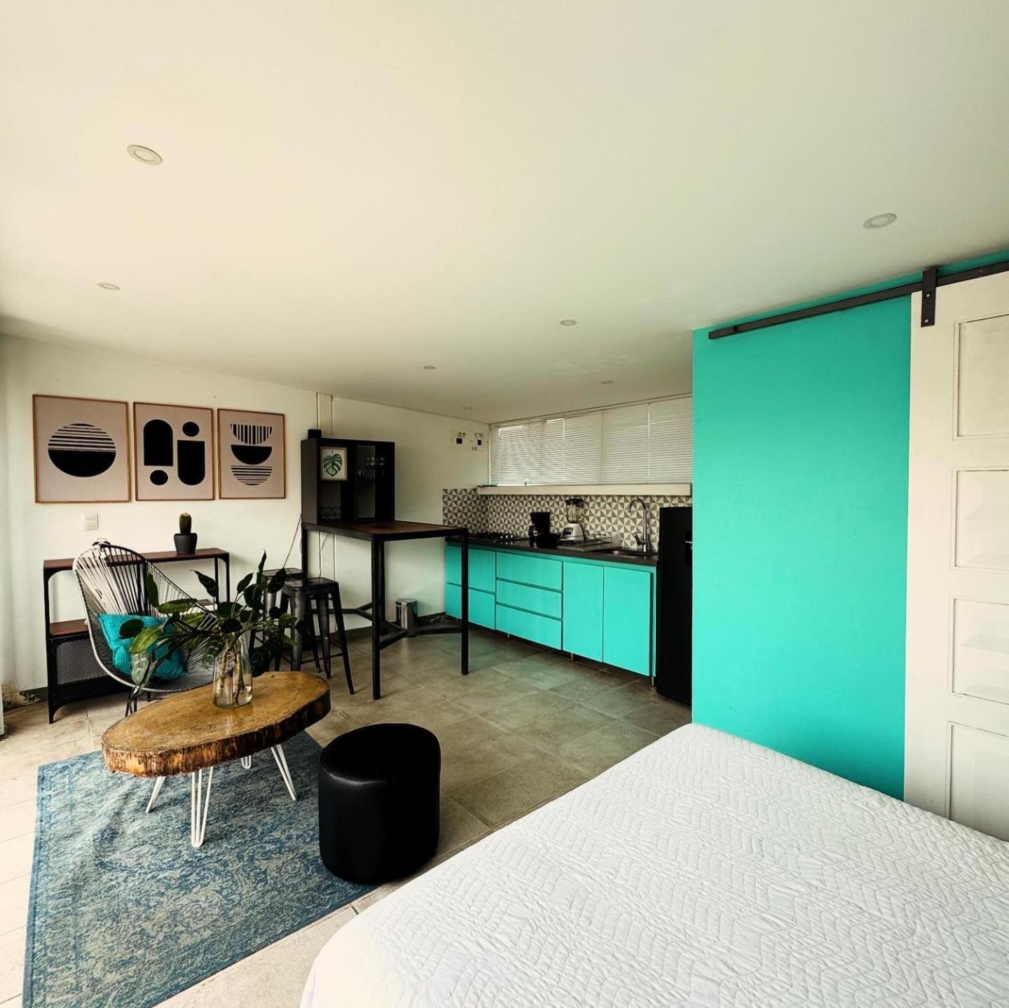 Moonshine Boutique Hostal Кали Экстерьер фото