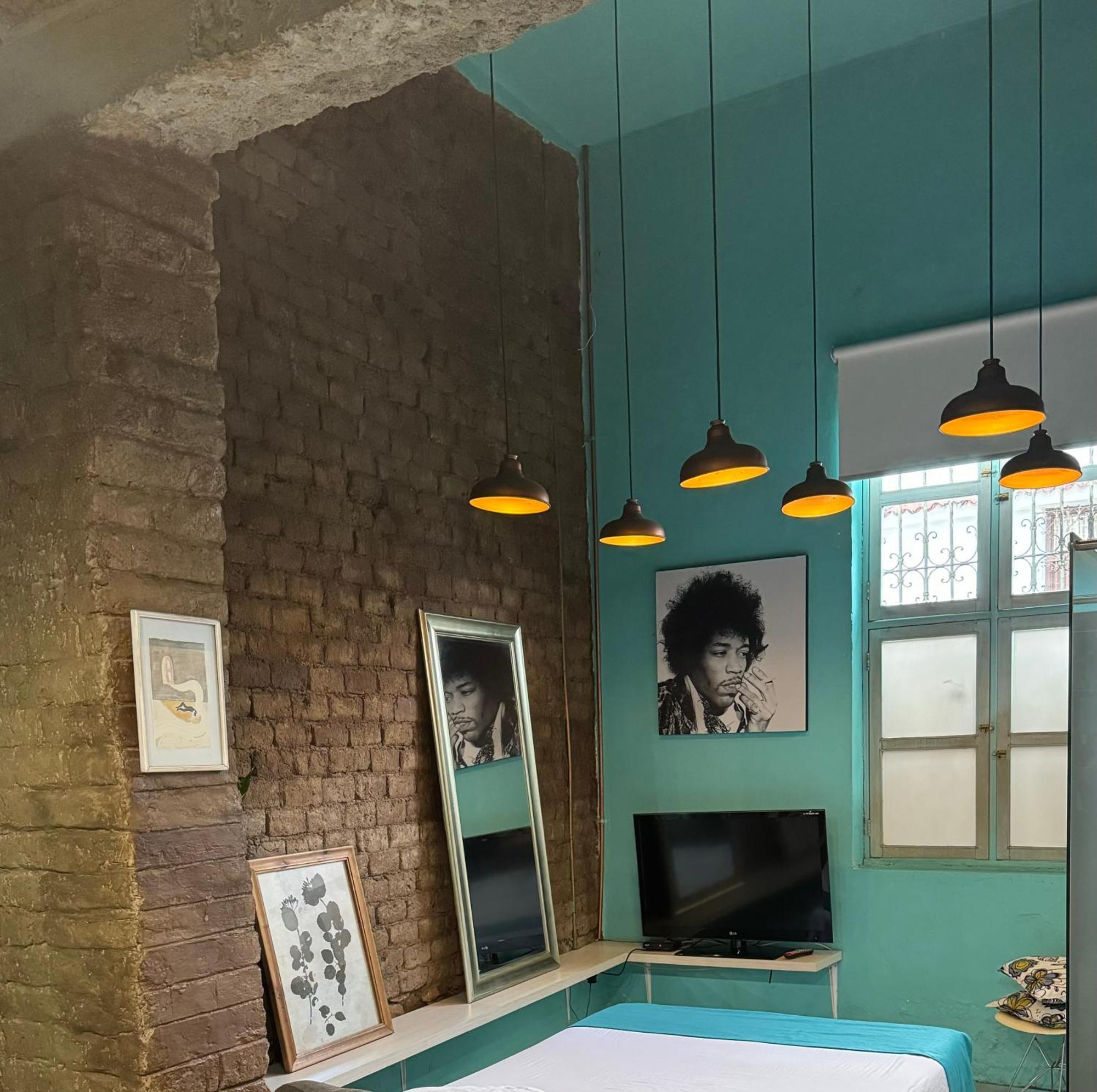 Moonshine Boutique Hostal Кали Экстерьер фото