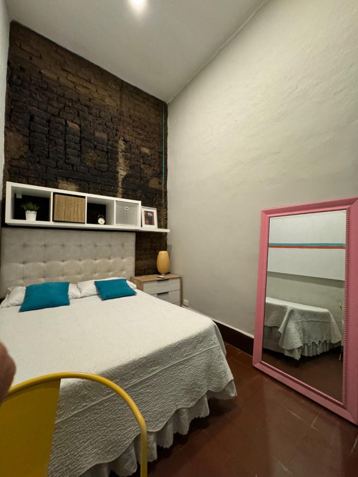 Moonshine Boutique Hostal Кали Экстерьер фото