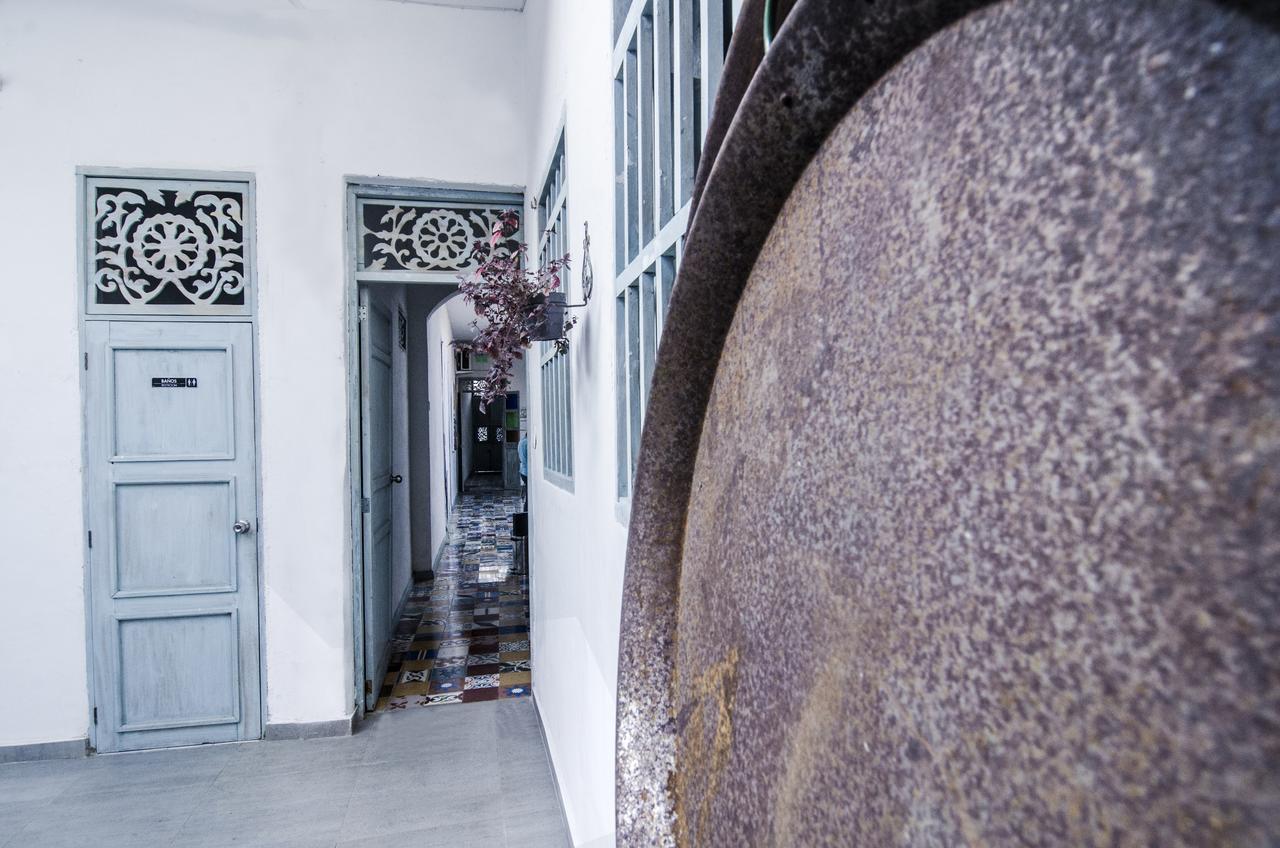 Moonshine Boutique Hostal Кали Экстерьер фото