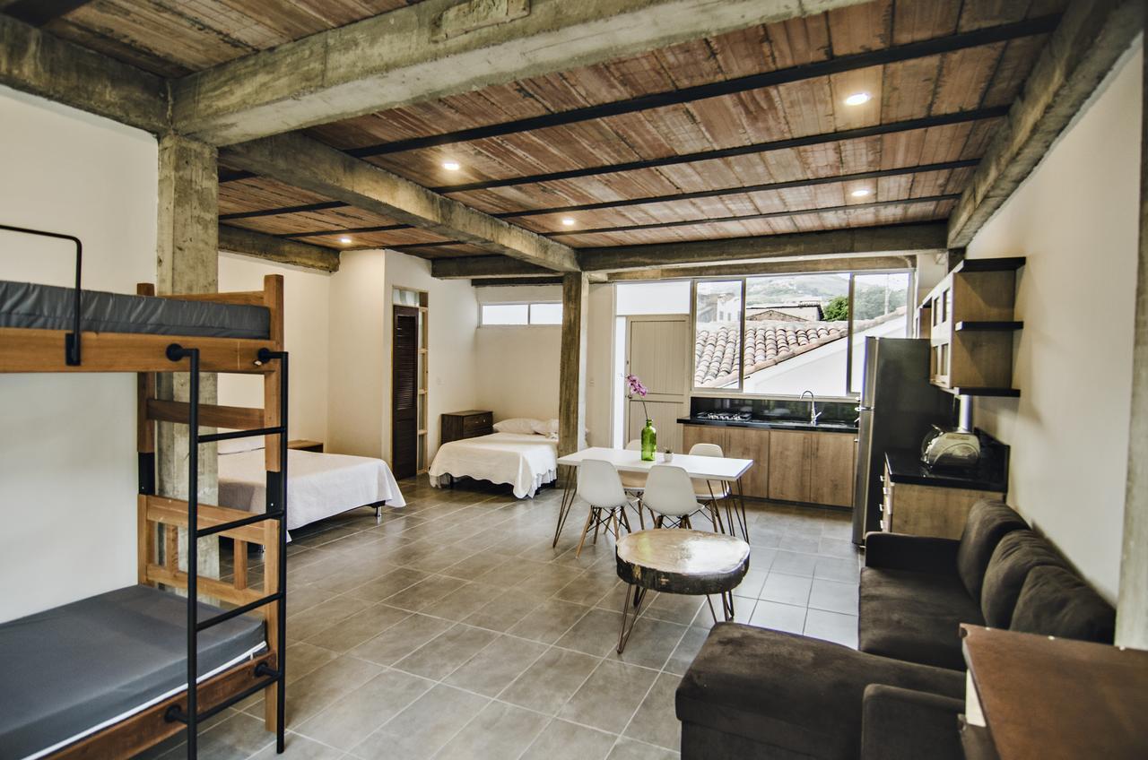 Moonshine Boutique Hostal Кали Экстерьер фото
