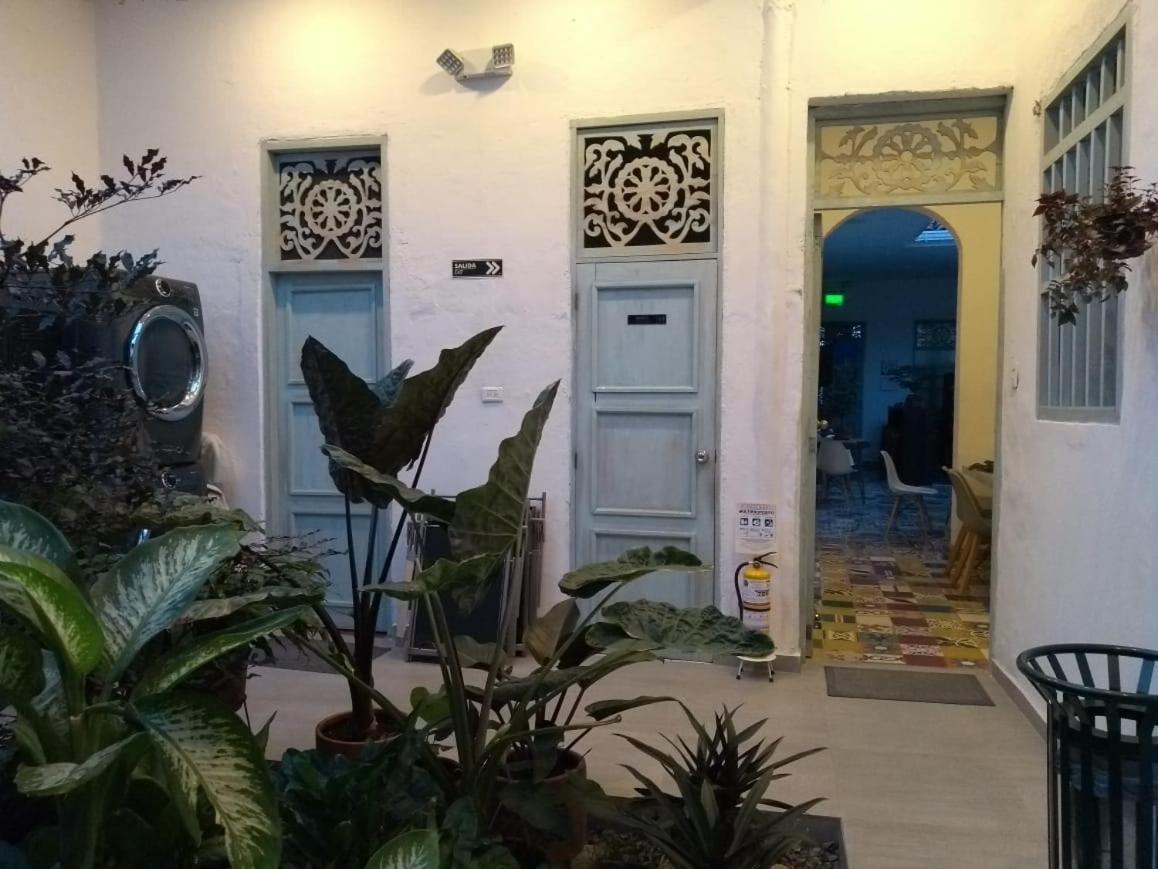 Moonshine Boutique Hostal Кали Экстерьер фото